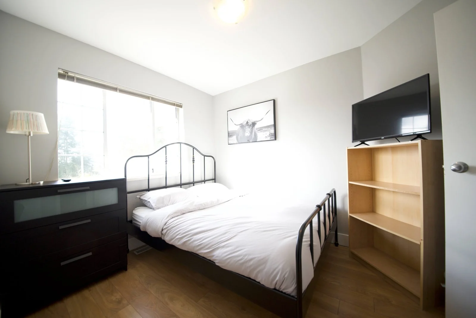 Addiction Treatment 4 100-Ave-Surrey-Interior-Bedroom-scaled-1