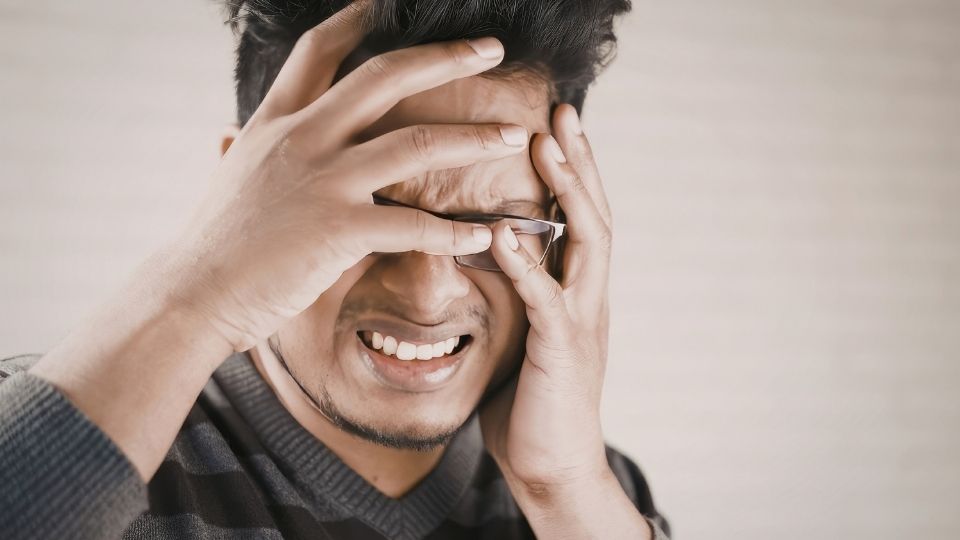 How to Quit Drinking Alcohol: A Realistic Guide That Works 2 a man suffers from anxiety after learning how to quit drinking