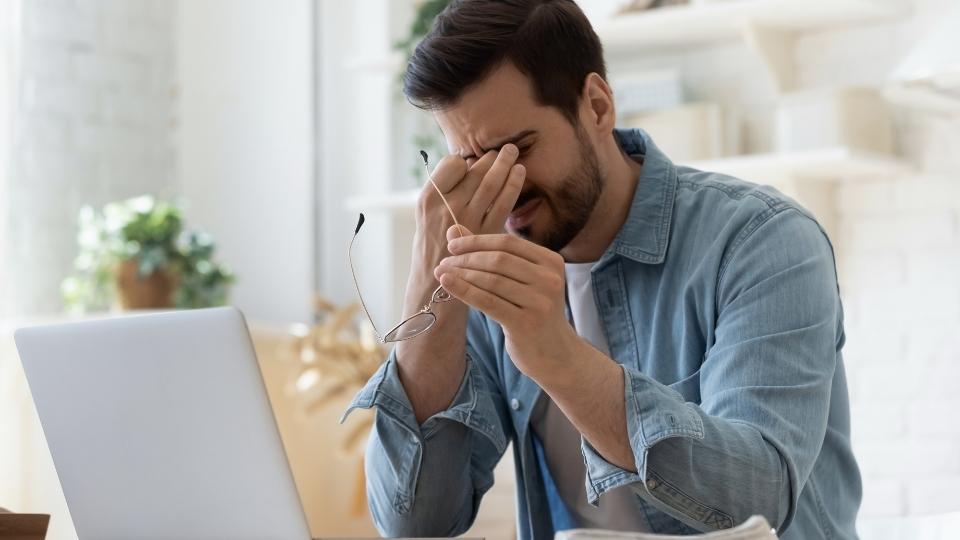 How Long Do Hangovers Last a man feels fatigue during a hangover.