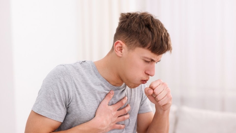 crack lung symptoms include things like coughing.